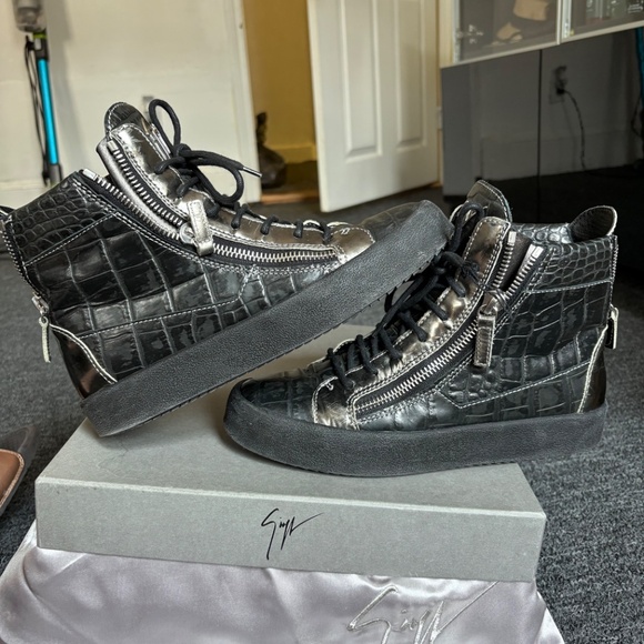 Giuseppe Zanotti - Picture 2 of 5